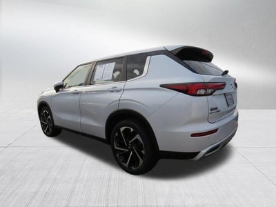 2023 Mitsubishi Outlander SE