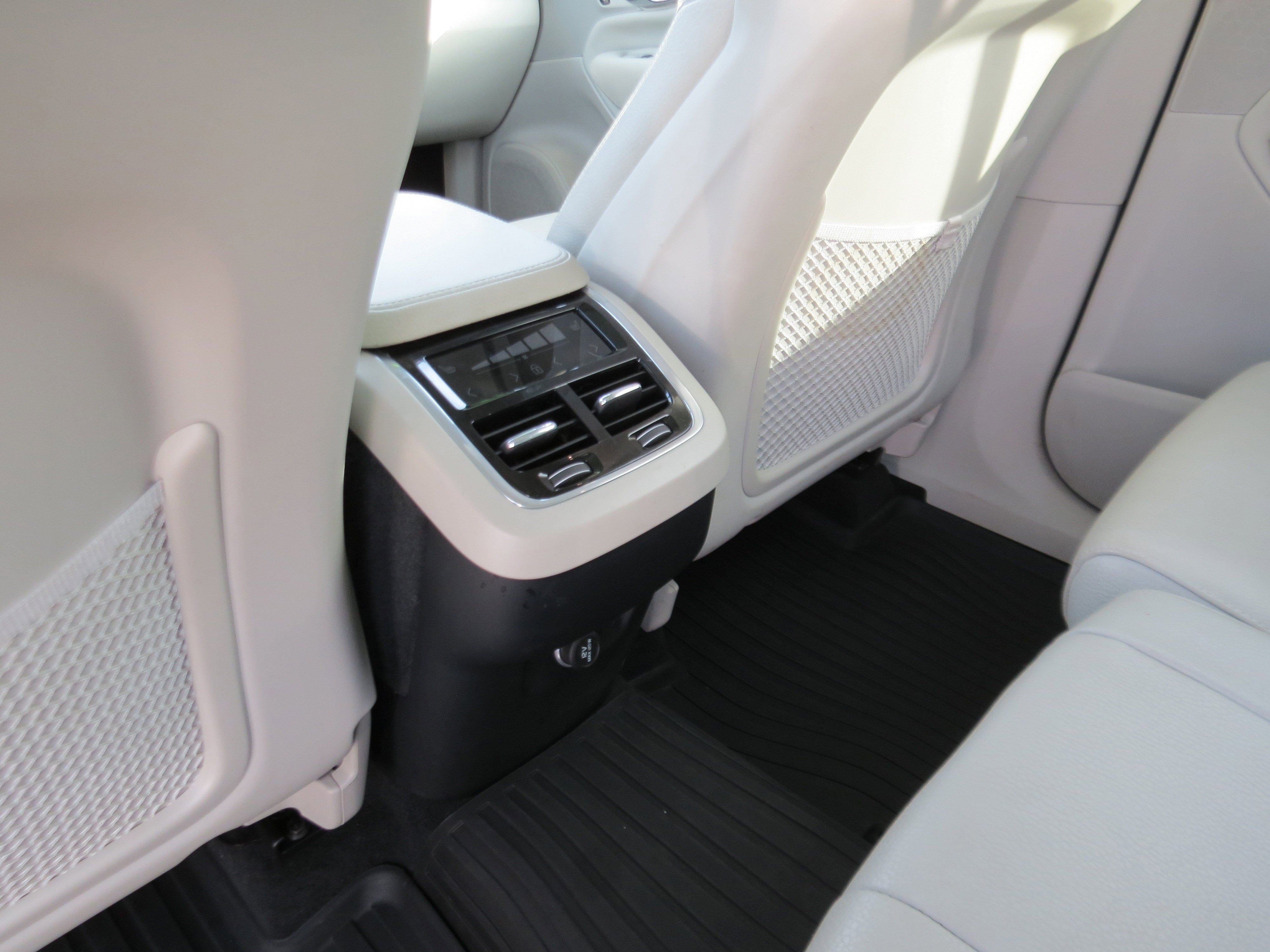 2020 Volvo XC90 Momentum