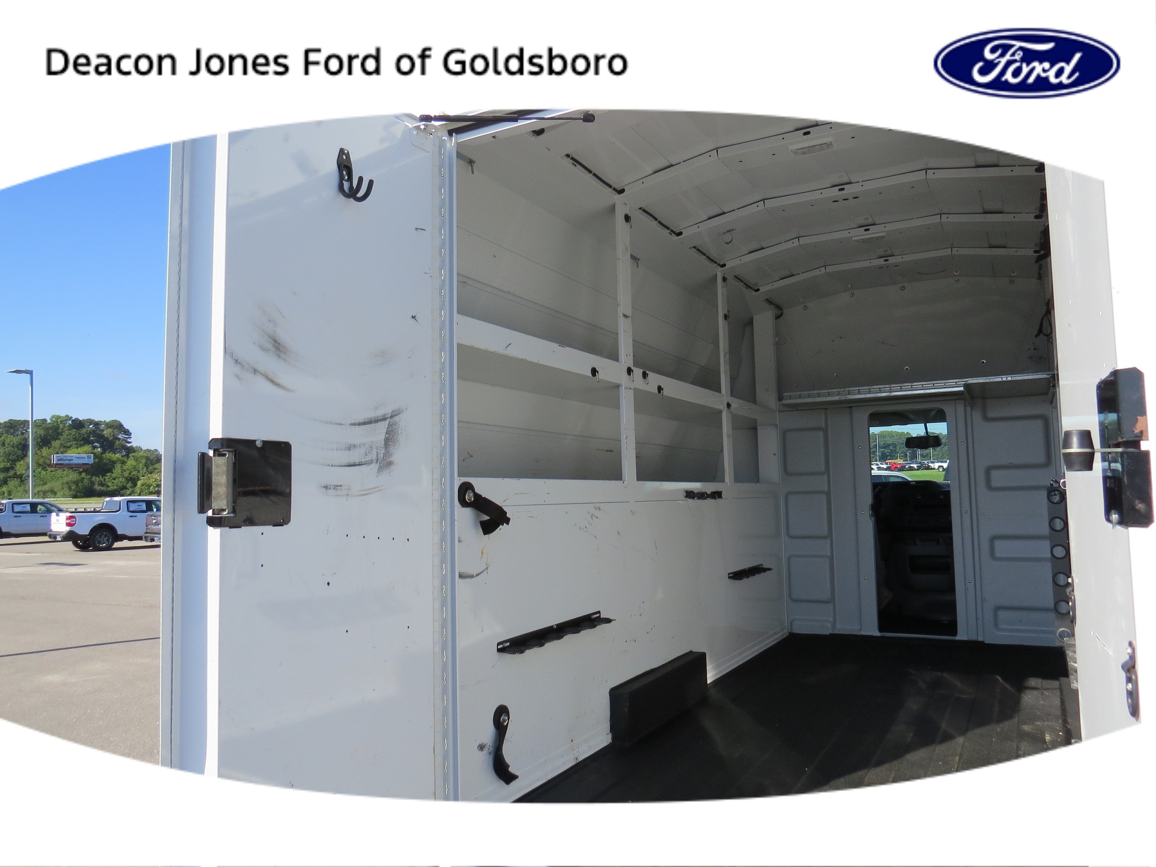 2024 Ford E-Series Cutaway Base