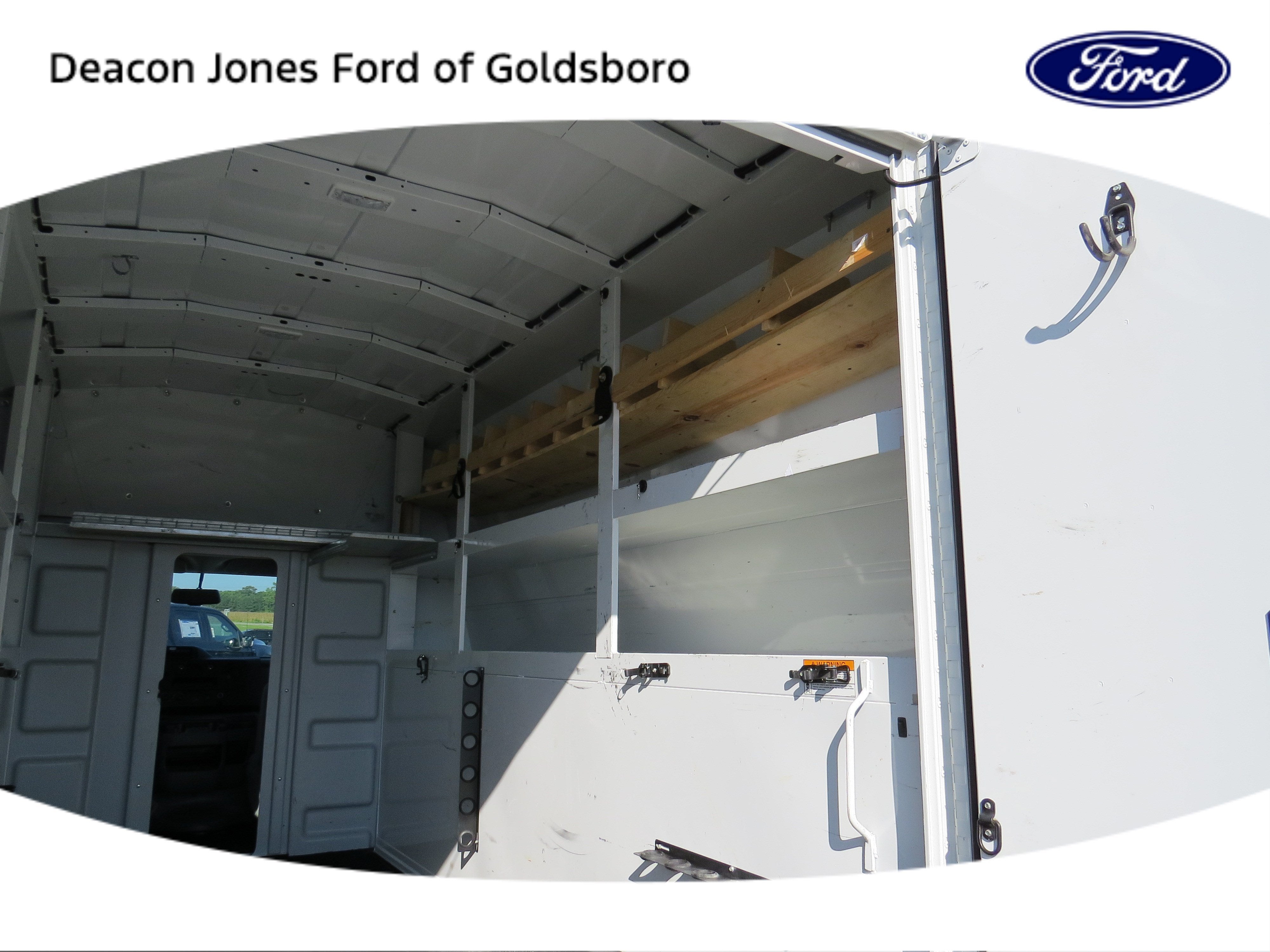 2024 Ford E-Series Cutaway Base