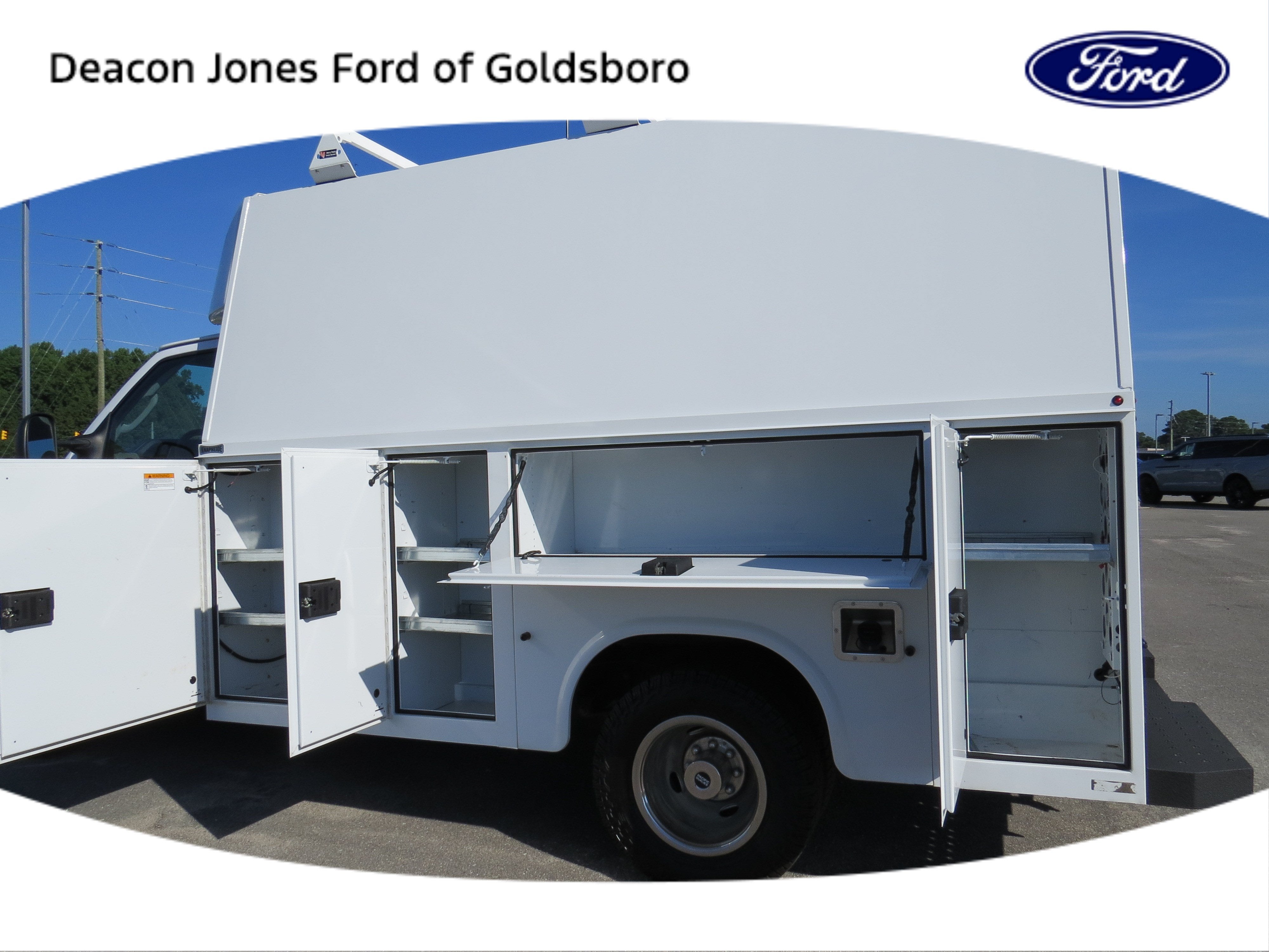 2024 Ford E-Series Cutaway Base