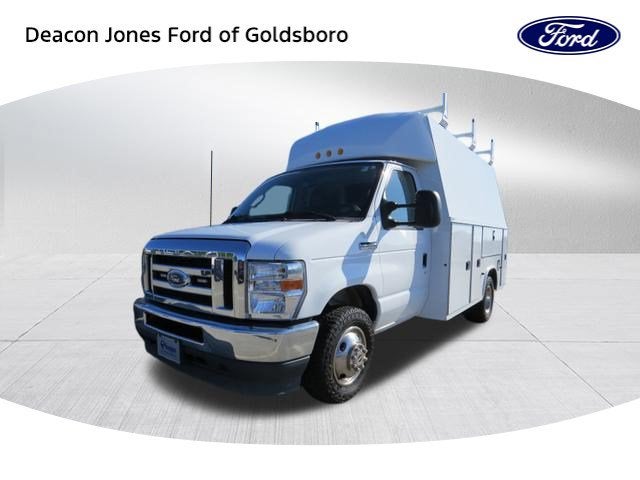 2024 Ford E-Series Cutaway Base