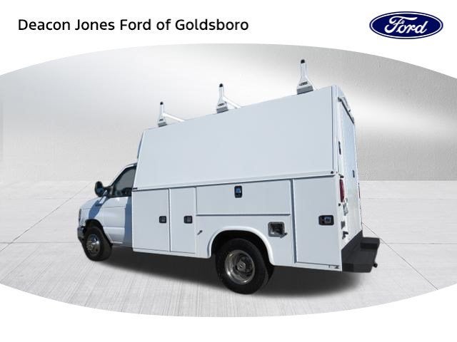 2024 Ford E-Series Cutaway Base