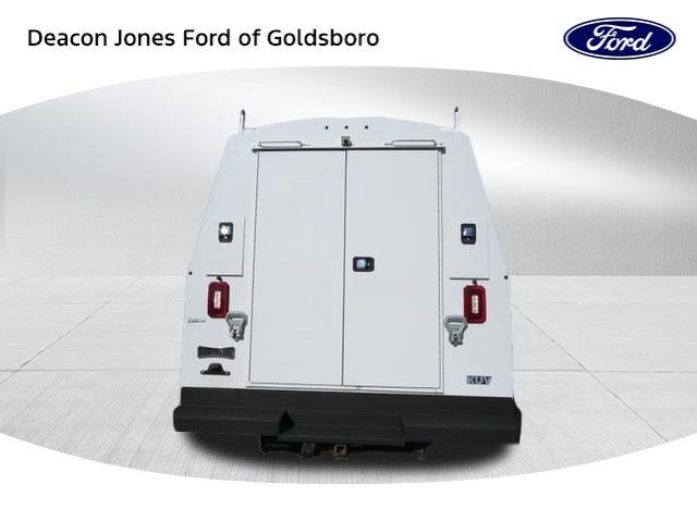 2024 Ford E-Series Cutaway Base