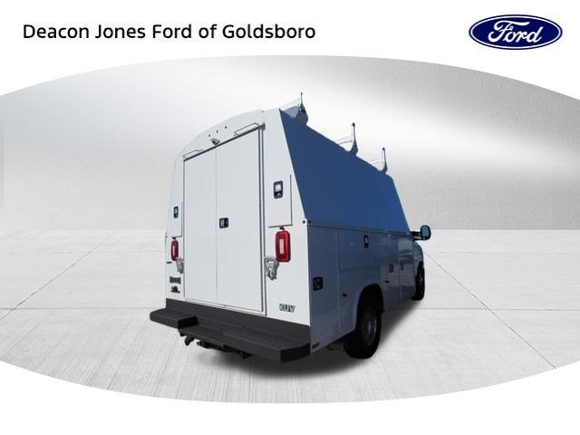 2024 Ford E-Series Cutaway Base