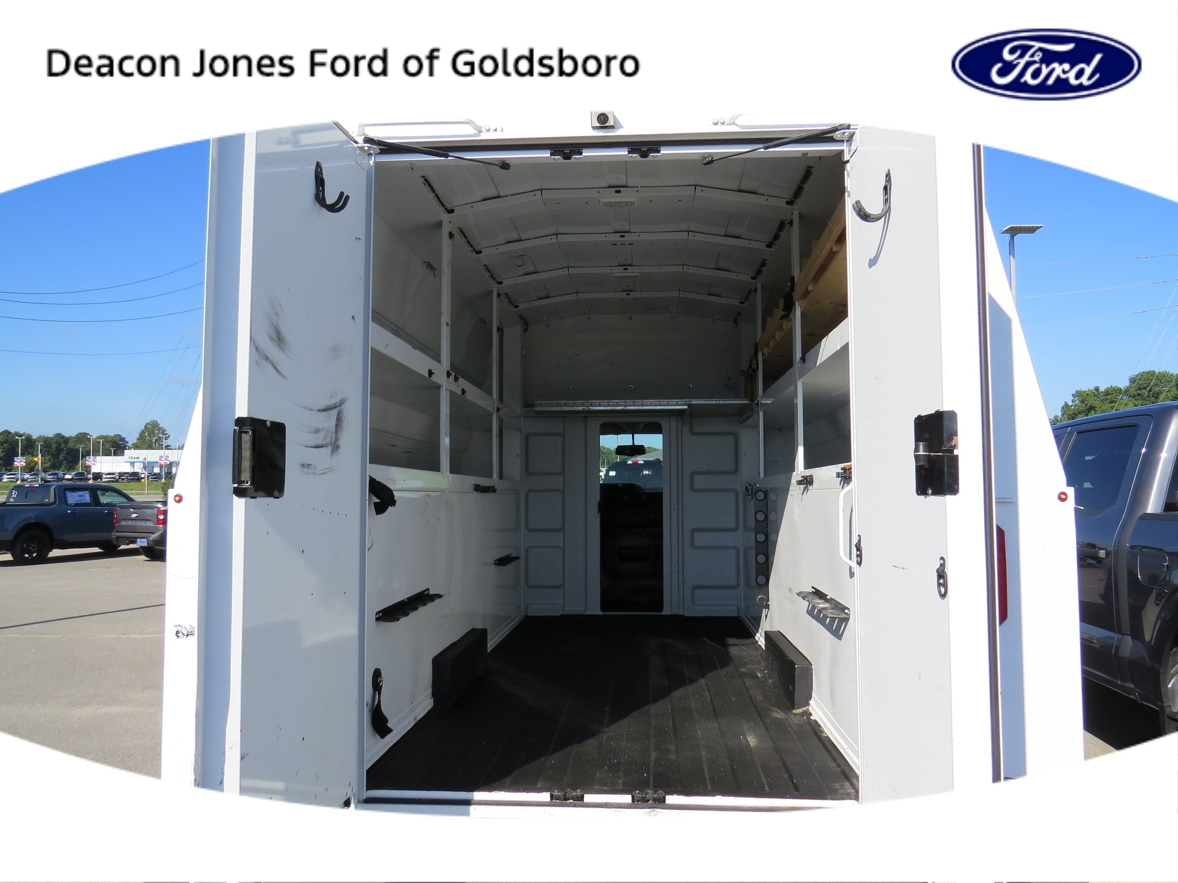 2024 Ford E-Series Cutaway Base