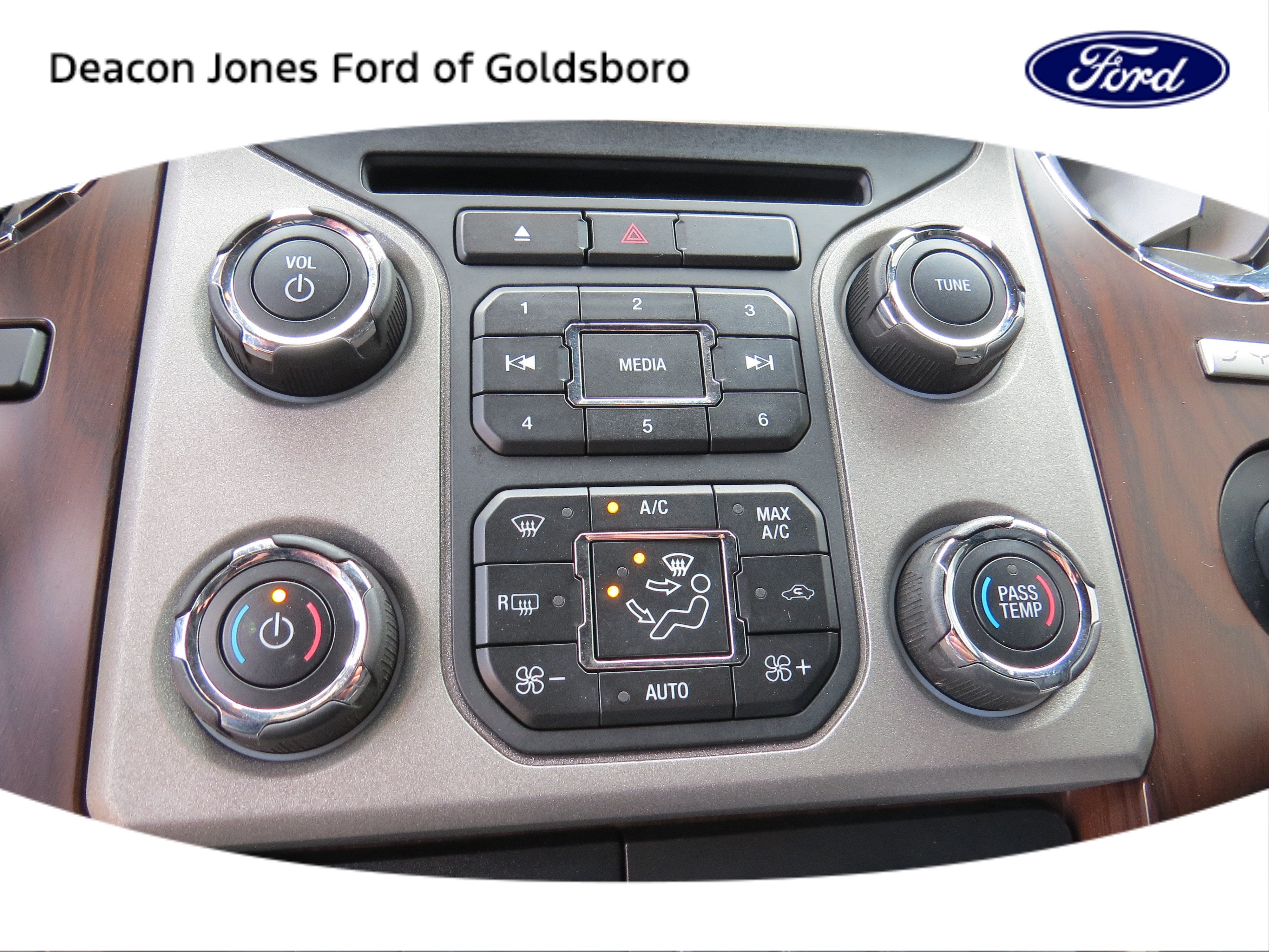 2015 Ford Super Duty F-350 SRW Lariat