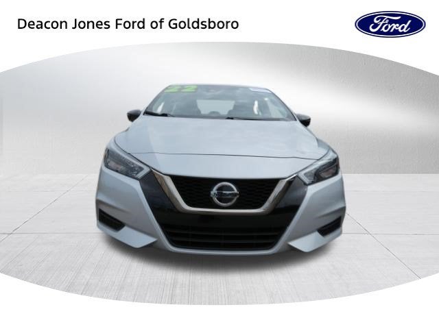 2022 Nissan Versa SR
