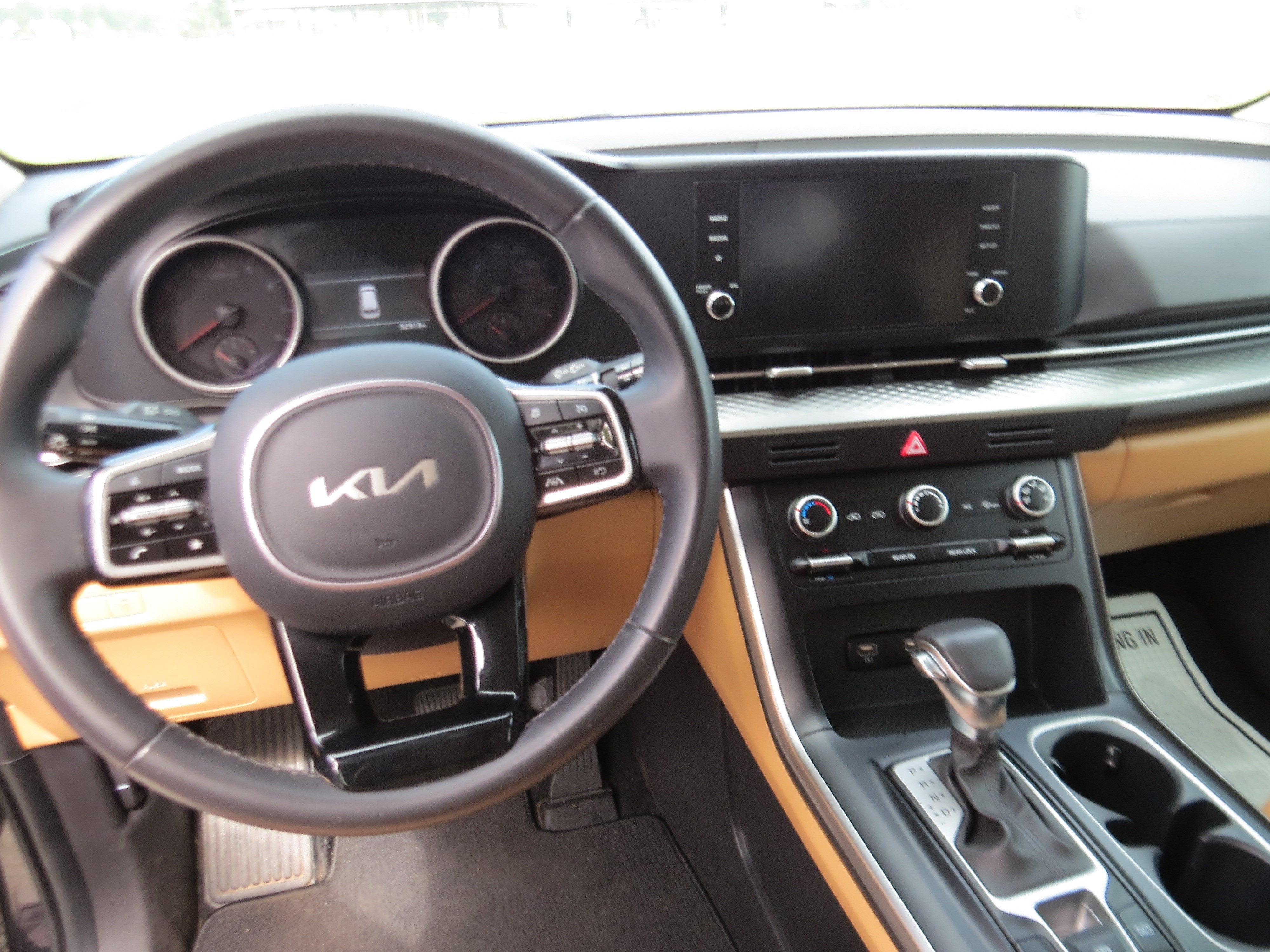 2024 Kia Carnival LX