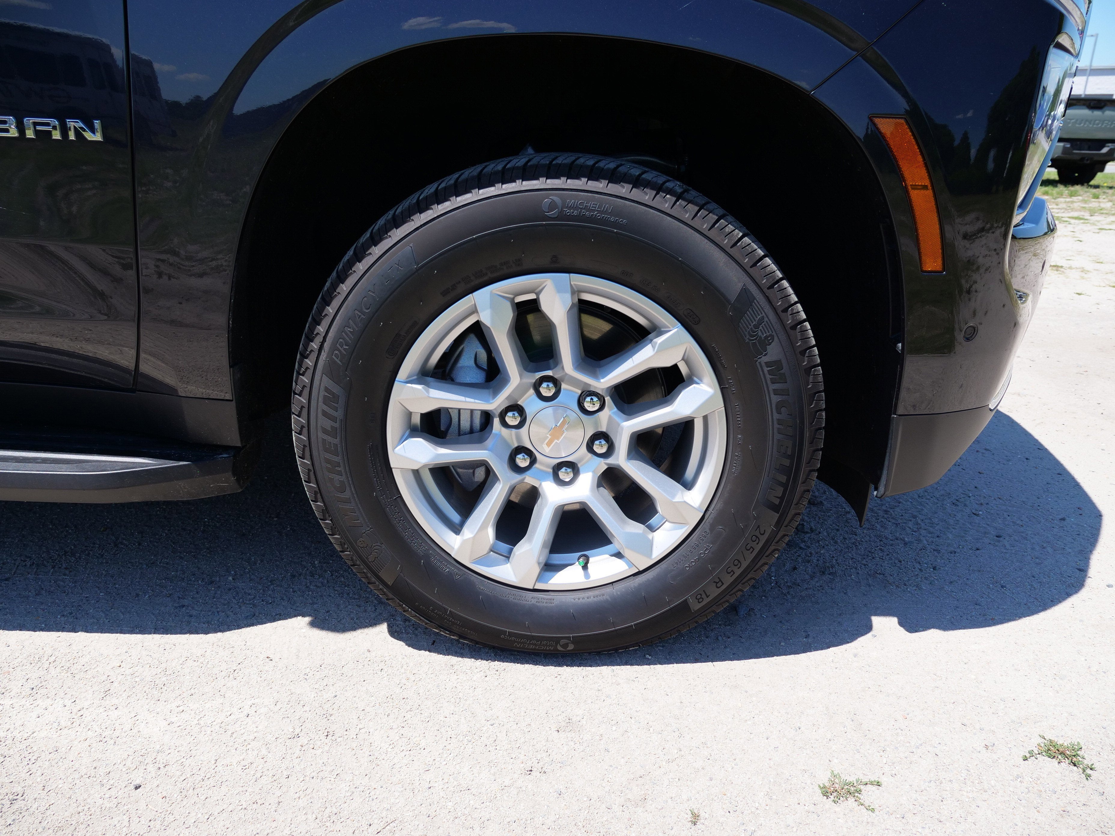 2025 Chevrolet Suburban LT