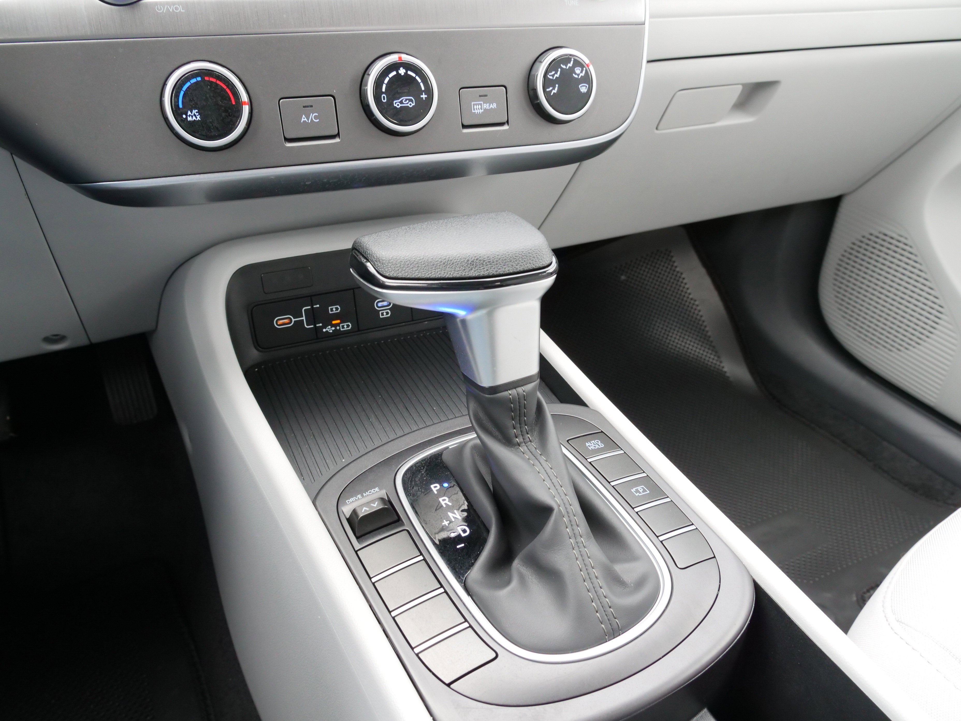 2025 Hyundai Kona SE