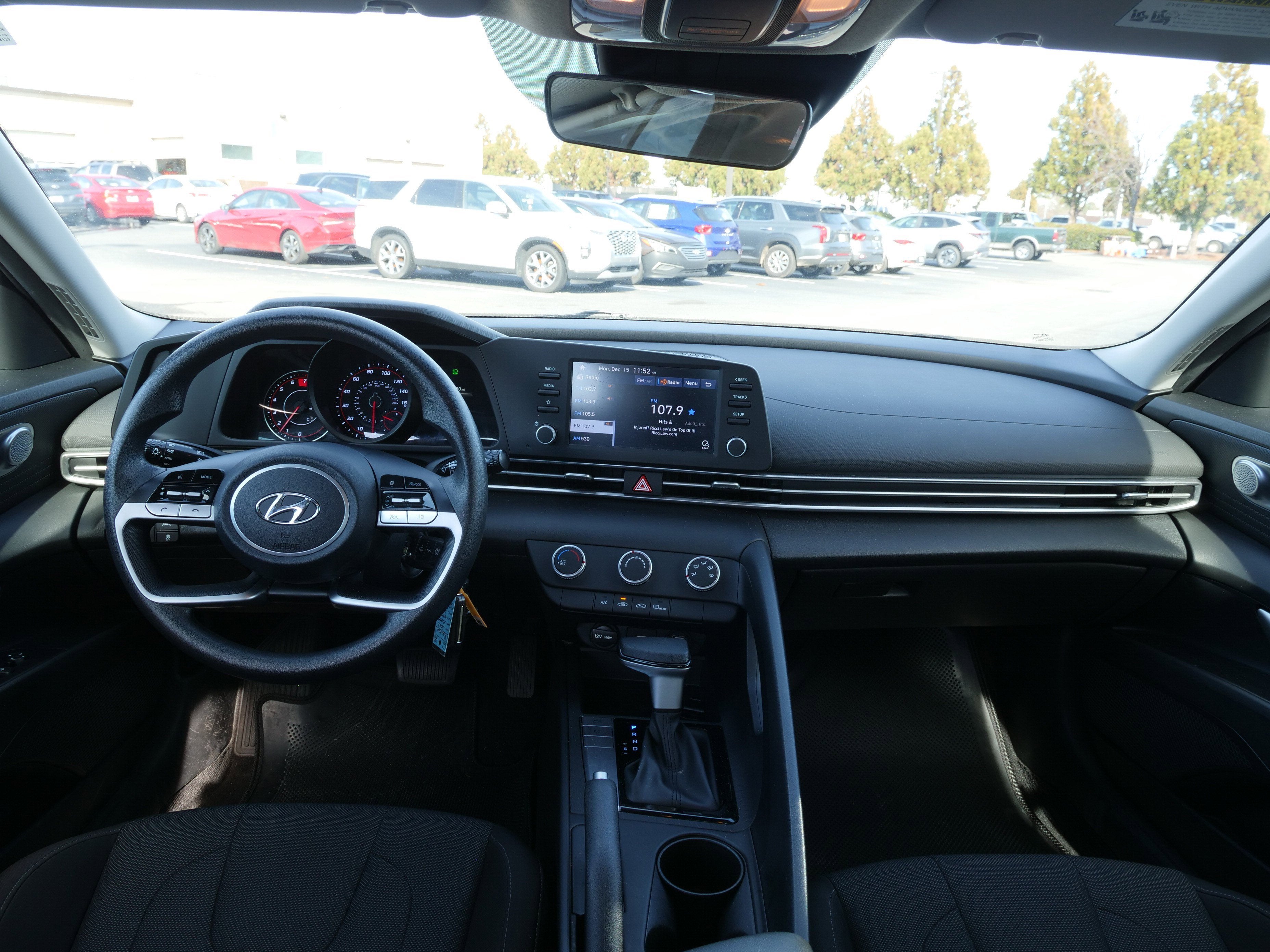 2023 Hyundai Elantra SE