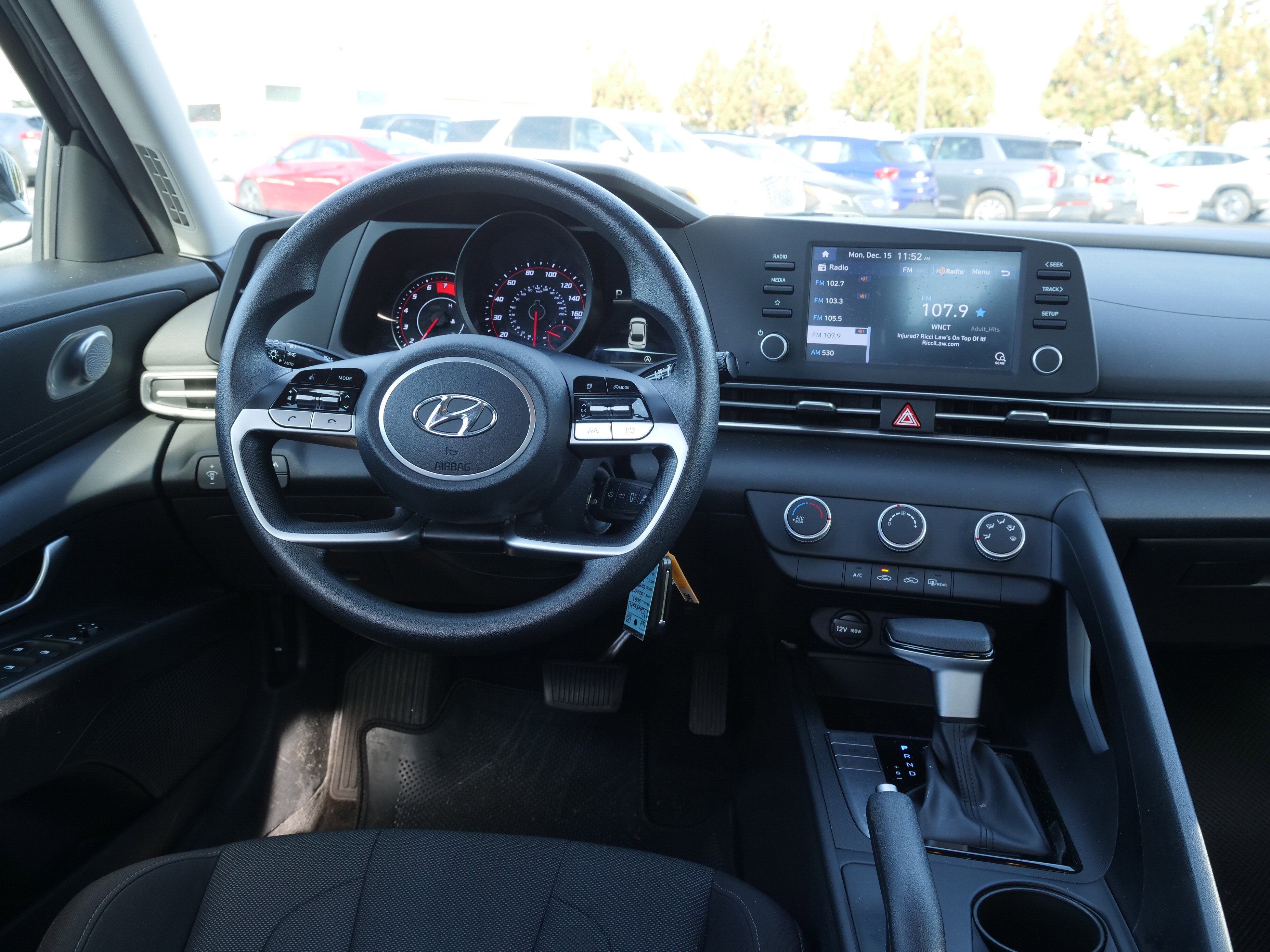 2023 Hyundai Elantra SE