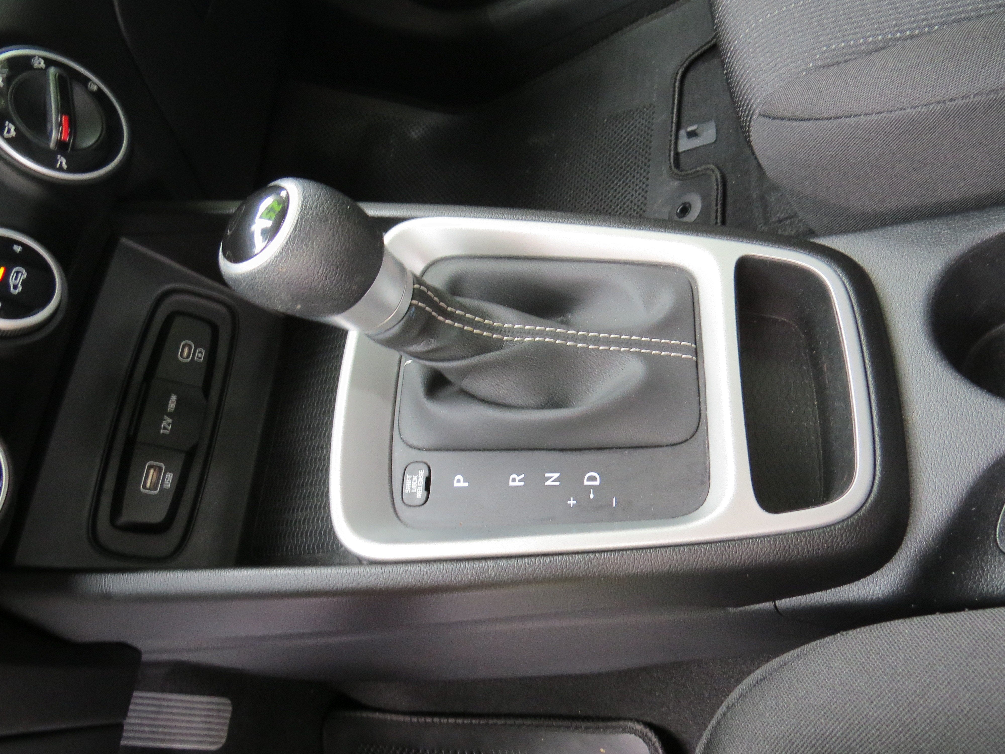 2025 Hyundai Venue SE